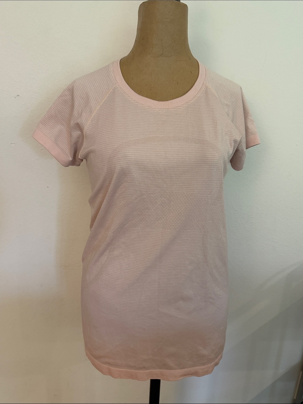 Lululemon sz 8 Swiftly Tech short sleeve Light Pink Short-Sleeve Tee